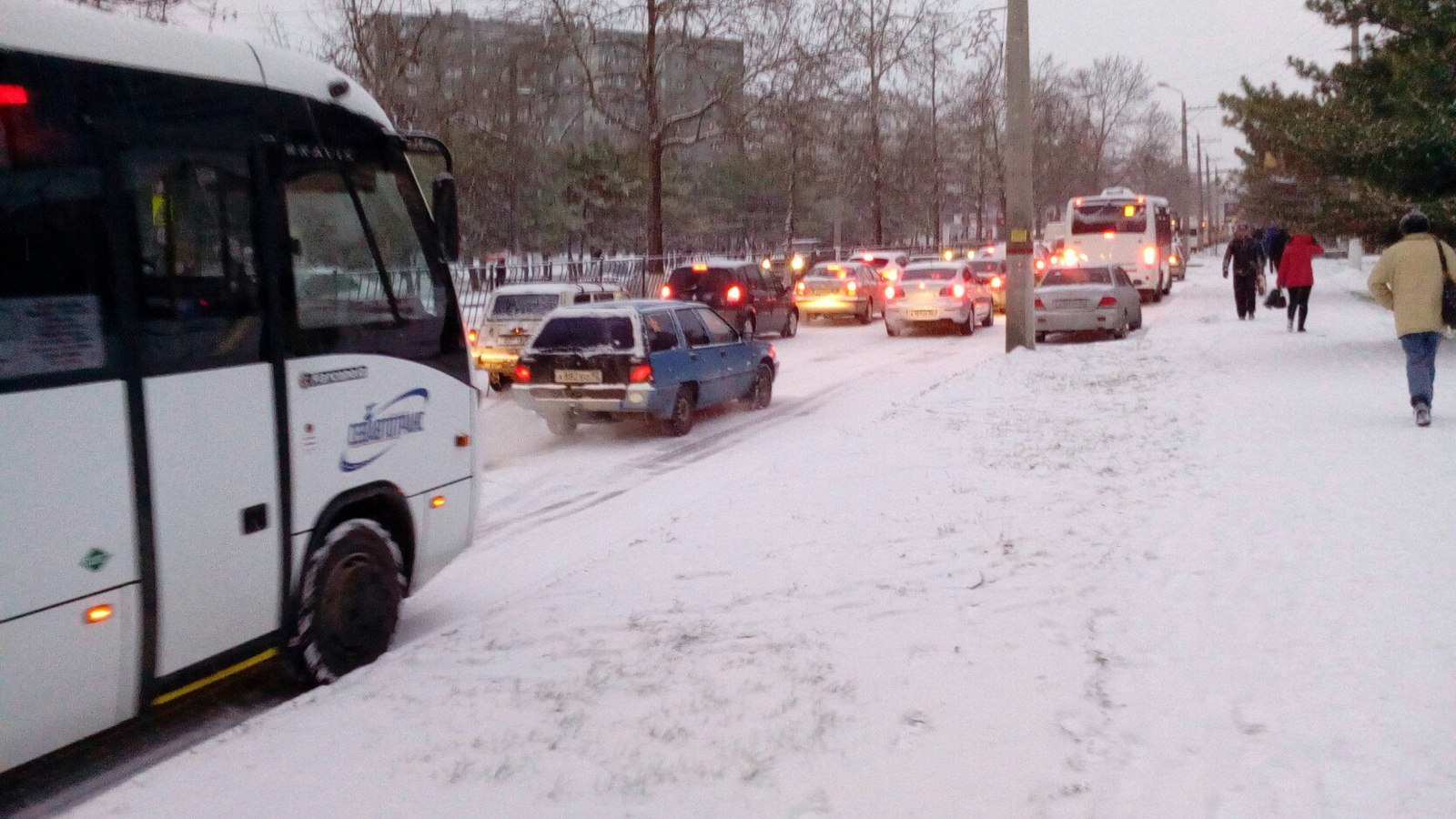 Snow fell in Sevastopol and the whole city got into one big traffic jam. - Sevastopol, Snow, Utility services, Road, Longpost