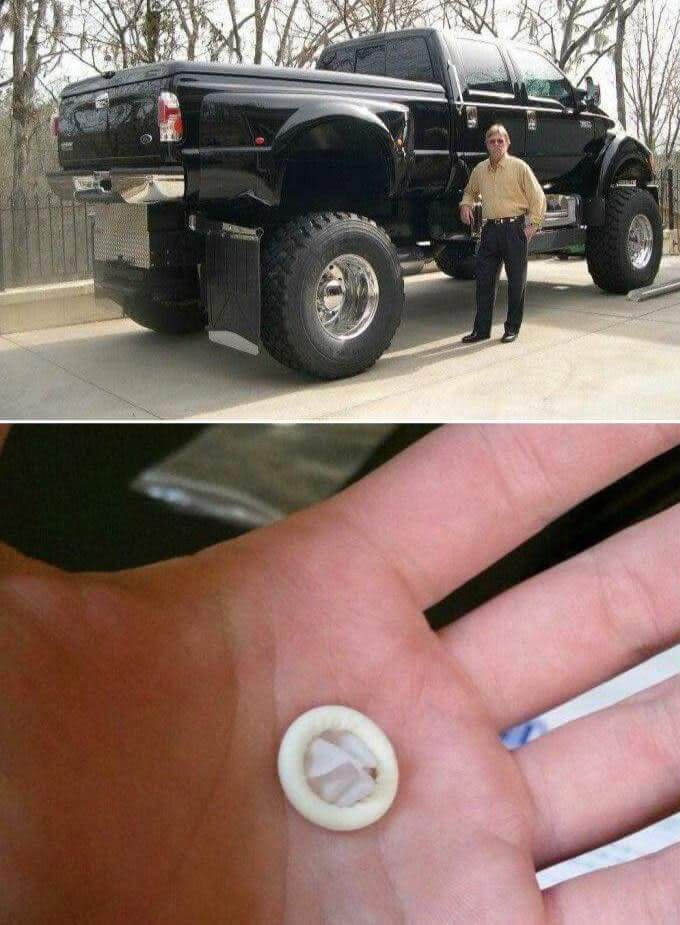 What connects these two photos? - Photo, Connection, Fingertip, 9GAG, Jeep