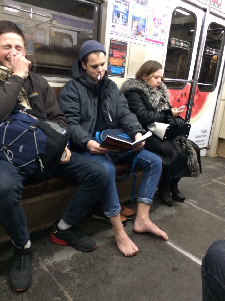 Freedom to the feet - Minsk, Metro, Barefoot, Convenience