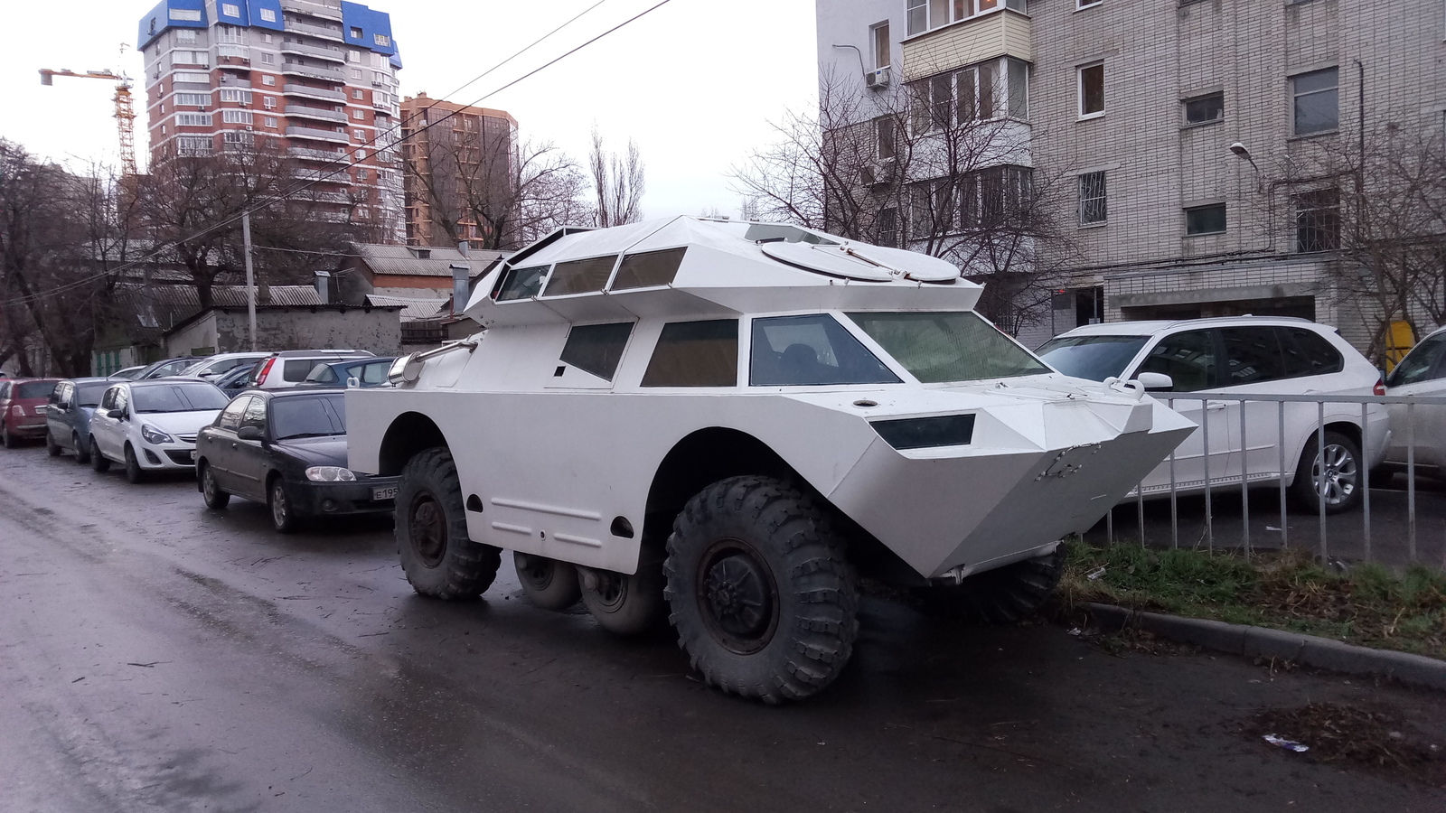 My armored car, my rules on the road! - My, Rostov-on-Don, Wheelbarrow