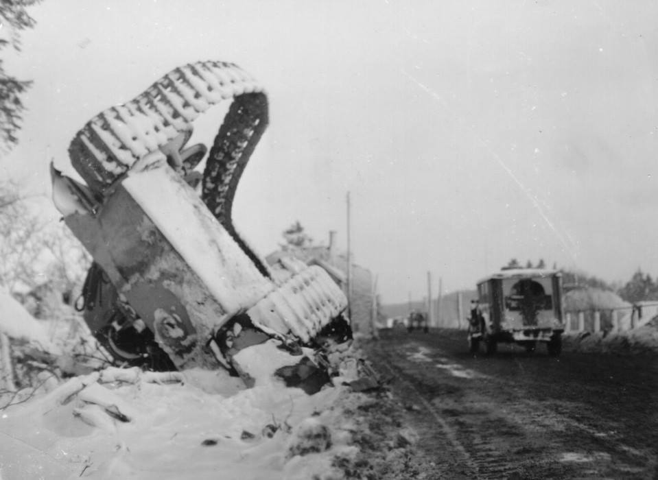 Winter roads, they can be so dangerous... Especially during the war. - Tanks, Weapon, Winter, Road