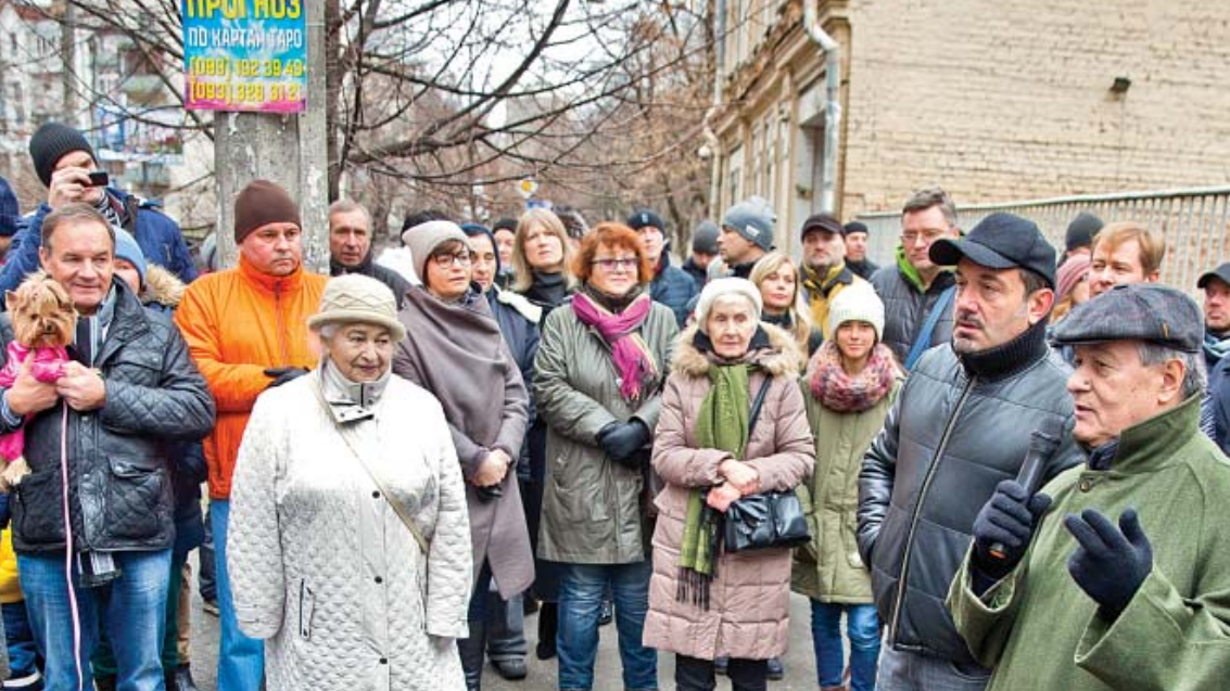 Начальник ЖЭКа на аудиенции у Елизаветы Второй - Двойники, ЖЭК