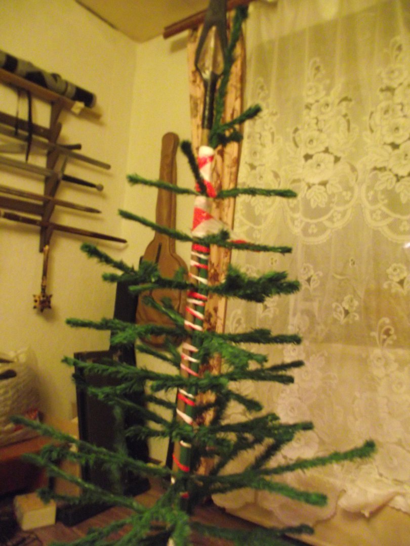 Christmas tree. Or 101 ways to use a spear in everyday life - My, New Year, cat, Christmas trees, A spear, Longpost