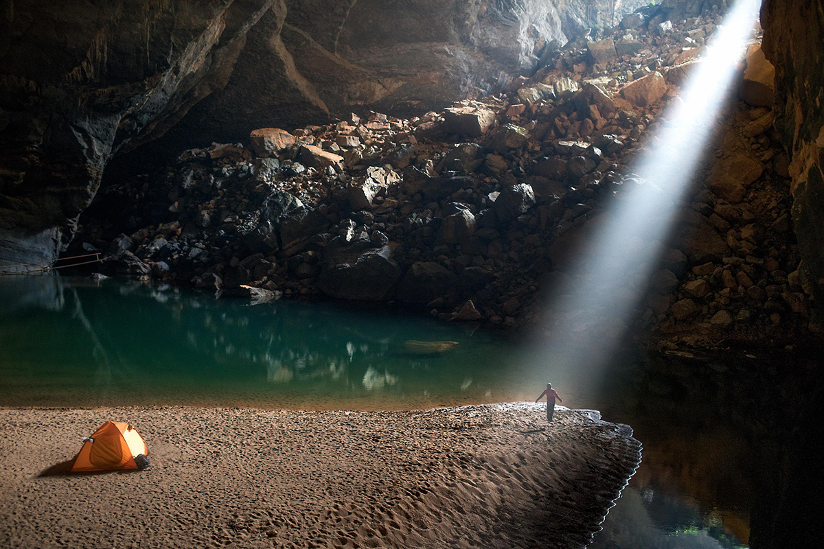 A ray of light in the dark realm - Vietnam, Caves, Ray, Light