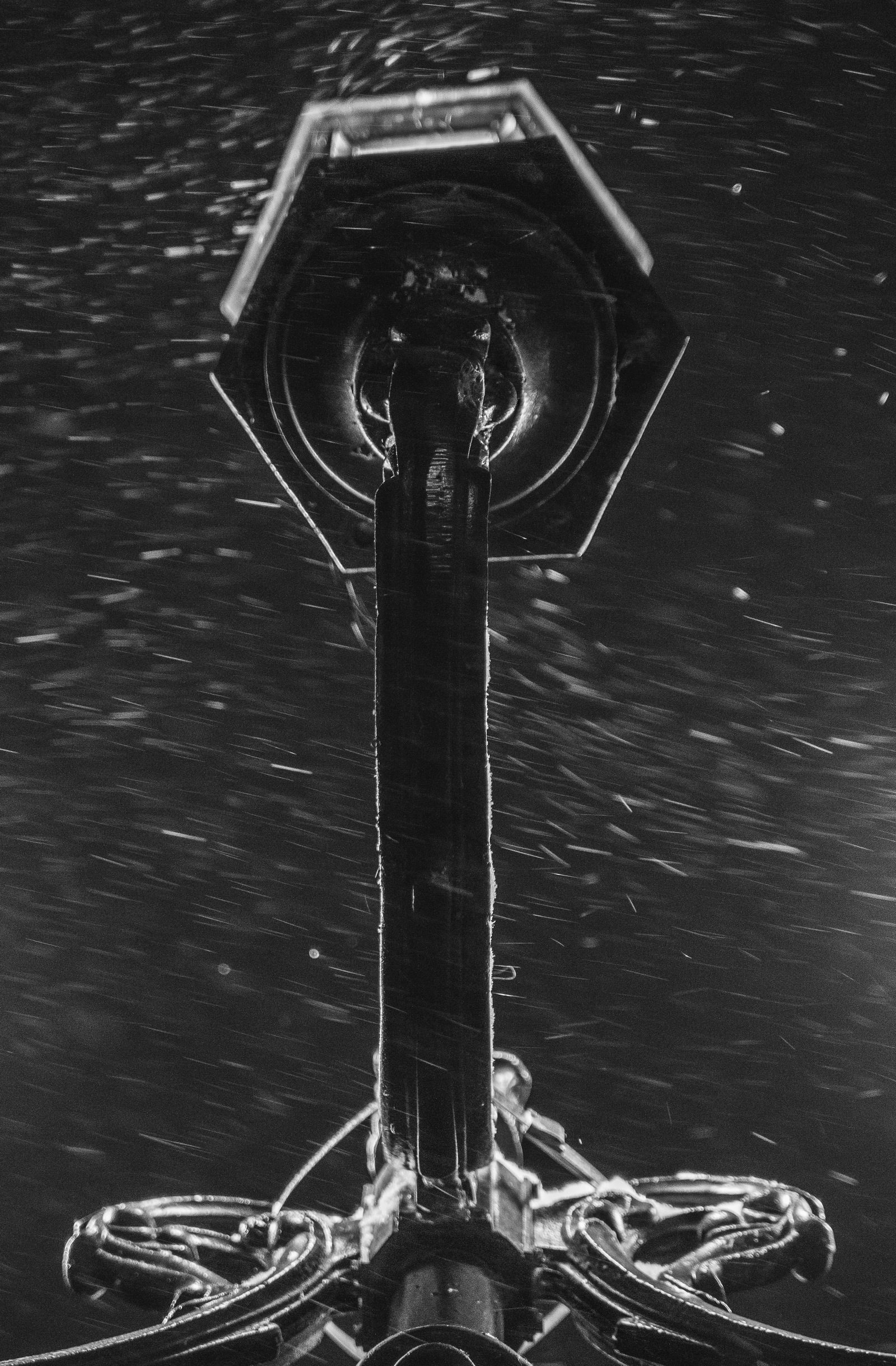Lantern in darkness and snow - My, , Canon, Tamron, Winter, Snowfall, Lamp, Night, The street, Longpost, Canon 7d