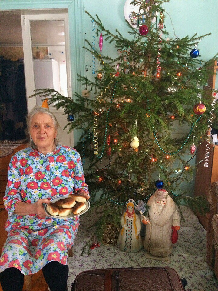 And this is how our beautiful grandmother is waiting for her grandchildren before the New Year!) - My, Grandmother, New Year, Native, , Longpost