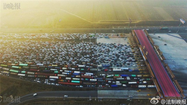 Traffic jams on the Beijing-Hong Kong-Maomen Expressway on the last day of vacation. - Longpost, Holidays are over, Holidays, China, Traffic jams