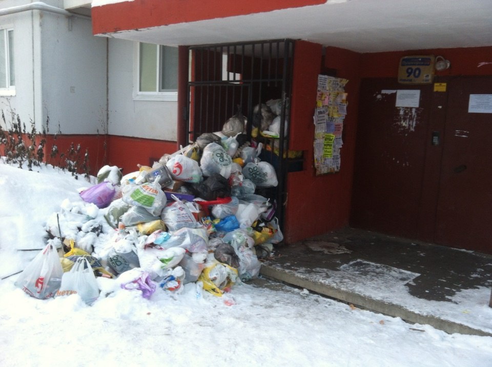 That moment when the janitors are on New Year's holidays - Street cleaner, Garbage, Cleaning