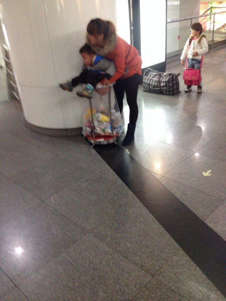 A bit of Chinese subway - Parents, Children, Yamma