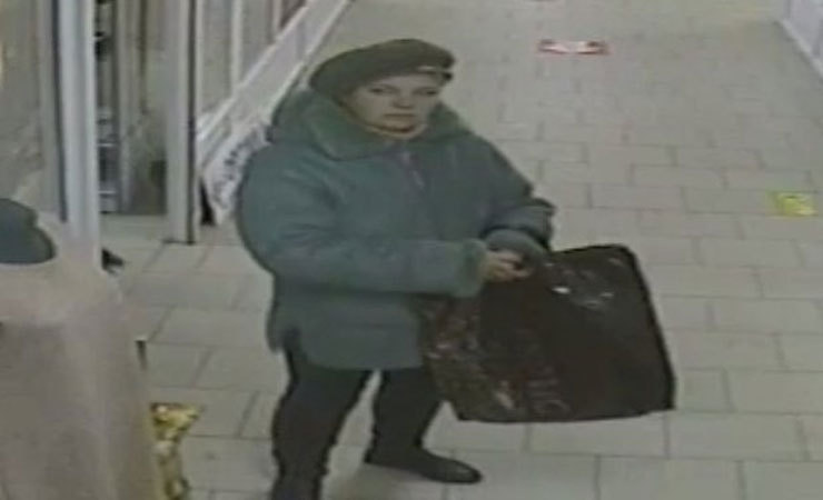 In Gomel, a woman took an urn from a shopping center with donations for the girl's treatment. - Gomel, Theft, Donations, Video, Longpost