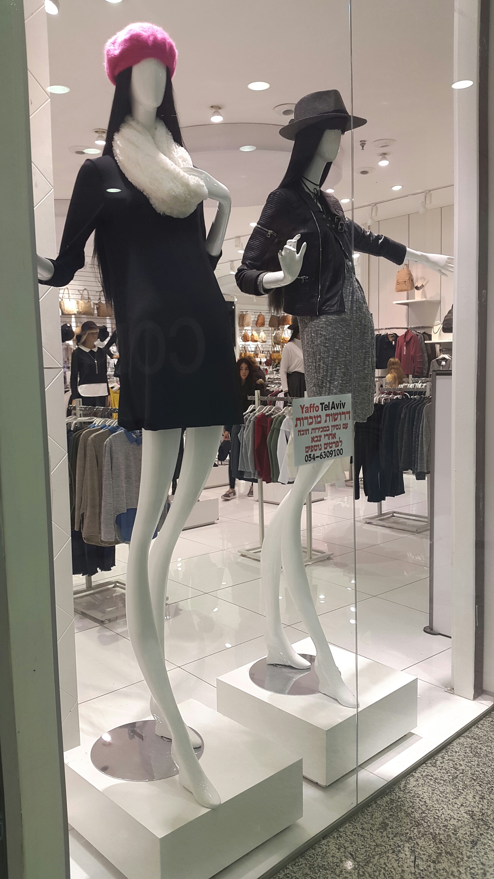 Девушки Без Одежды В Магазине