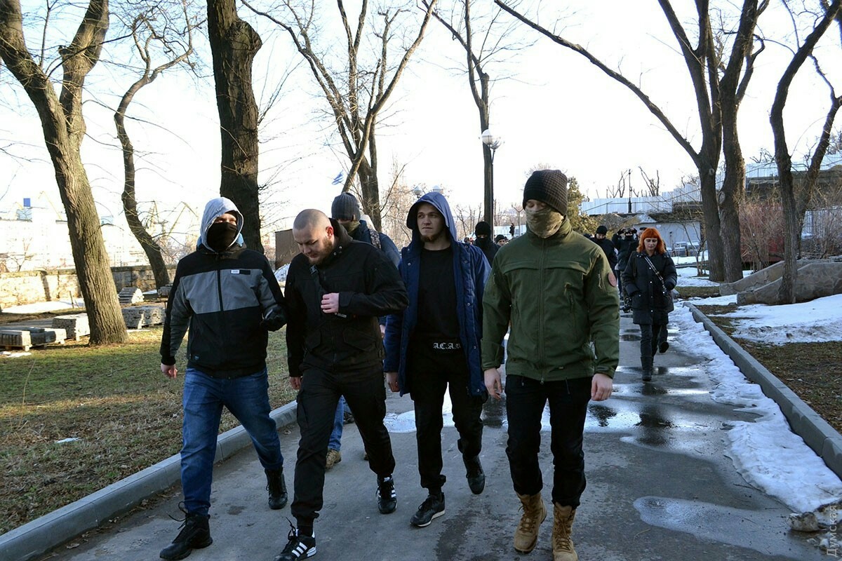 В незалежной Одессе активисты гвоздями спасли деревья - Одесса, Дерево, Гвозди, Независимость, Длиннопост