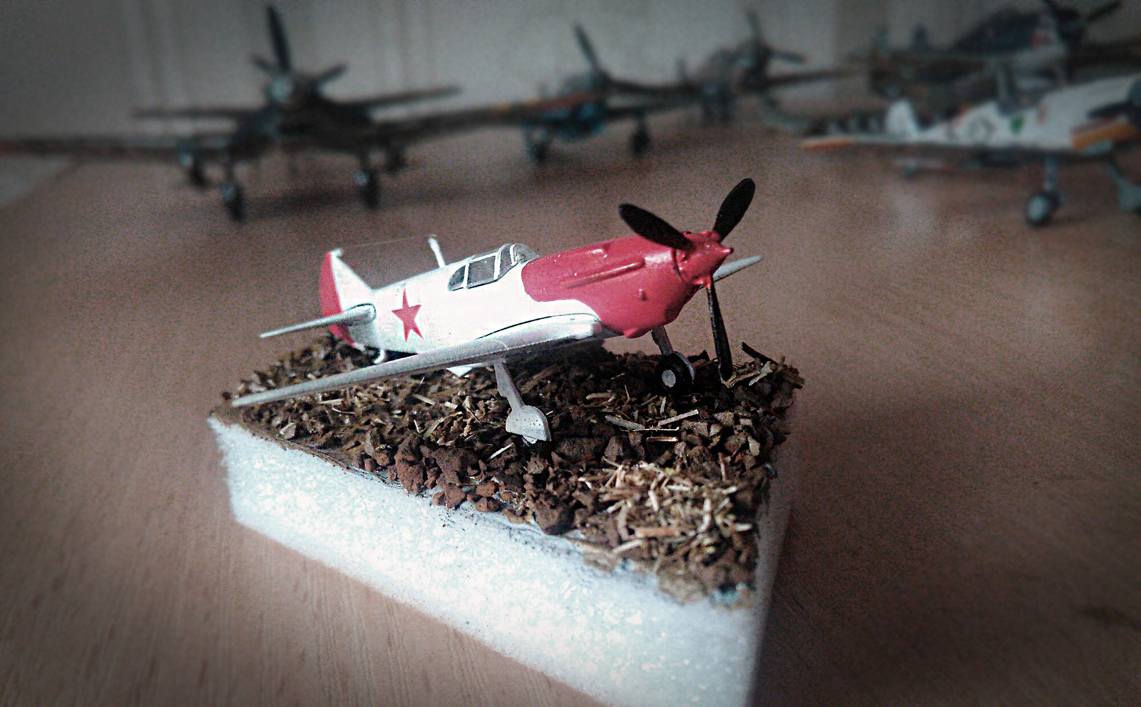 LaGG-3 from Zvezda, scale 1:144, model length 6cm. - My, Airplane, , Modeling, Stand modeling, 