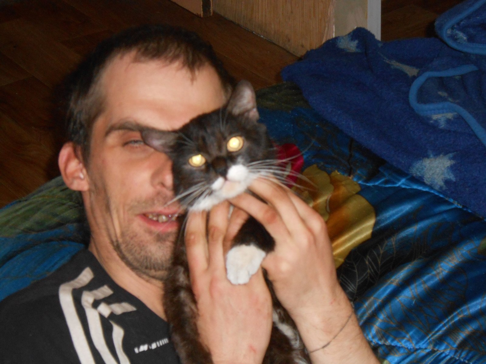 My husband with a cat - My, cat, Husband, , , Chernogorsk, Russia, beauty, Animals