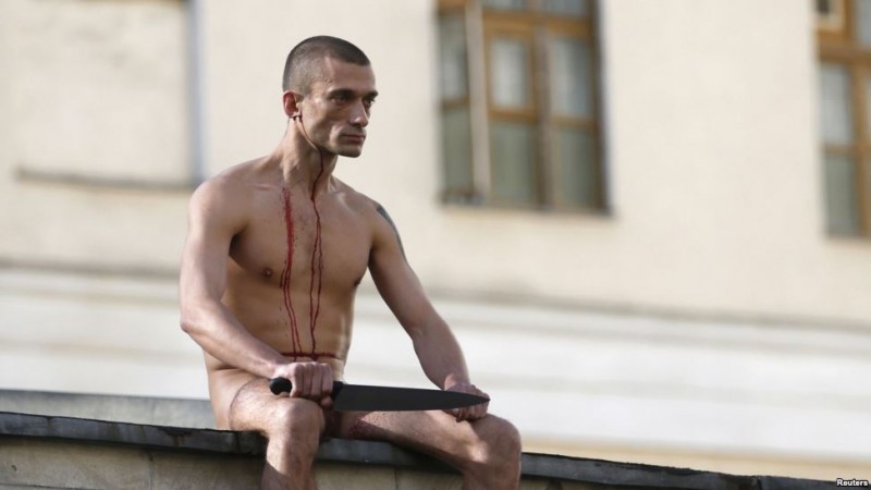 The artist and the carrot. - Peter Pavlensky, Stock, Fake, Humor