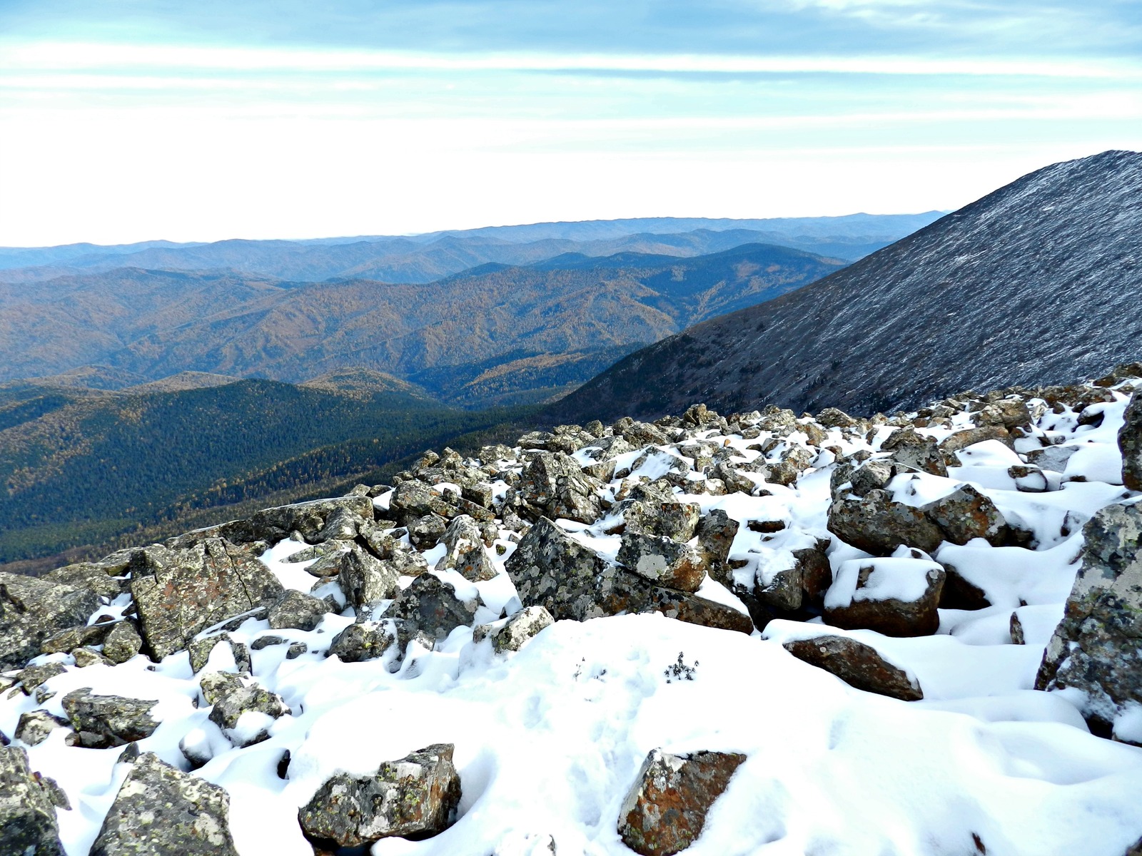 Autumn hike to Mount Borus, near the SSH HPP - My, The mountains, The rocks, Snow, Borus, Tourism, Hike, Longpost