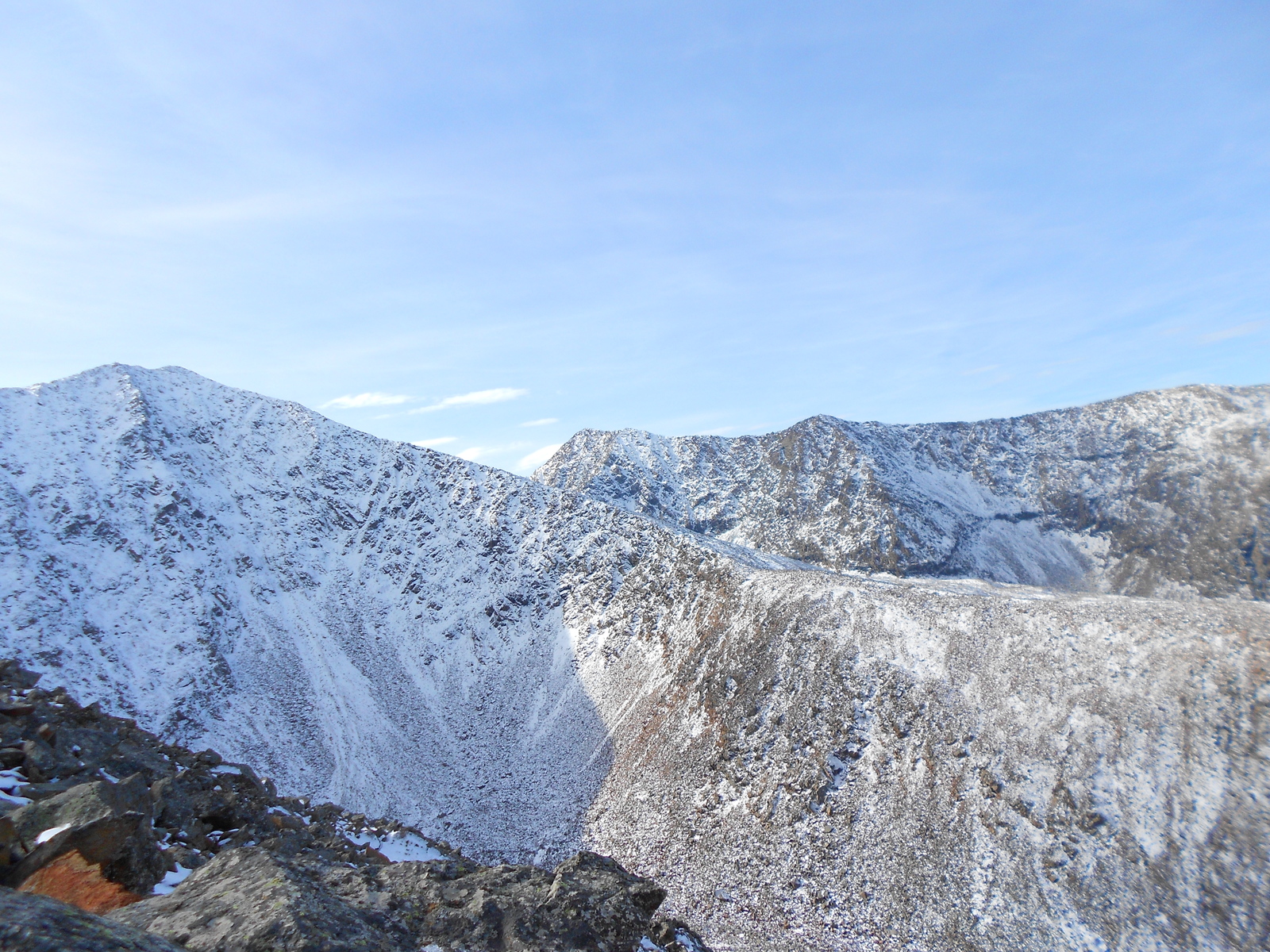 Autumn hike to Mount Borus, near the SSH HPP - My, The mountains, The rocks, Snow, Borus, Tourism, Hike, Longpost