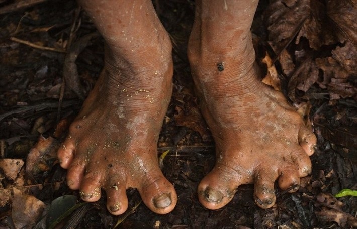 The photographer spent 12 days with the savages from the Amazonian tribe. His shots are shocking... - Guarani, Peekaboo, Longpost