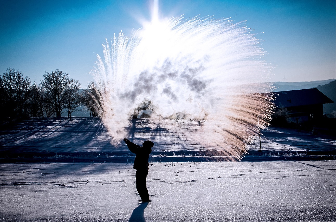 Hot water at -20 - Winter, Photo, freezing