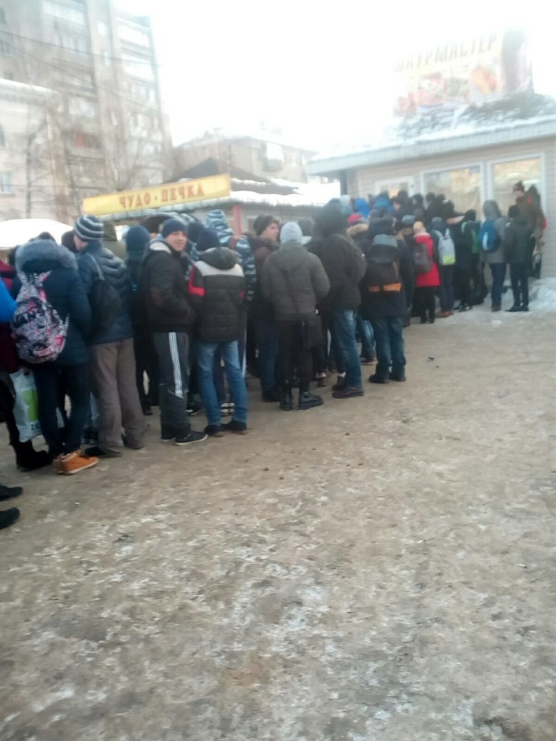 Queue for free shawarma. - Shawarma, Freebie, Queue