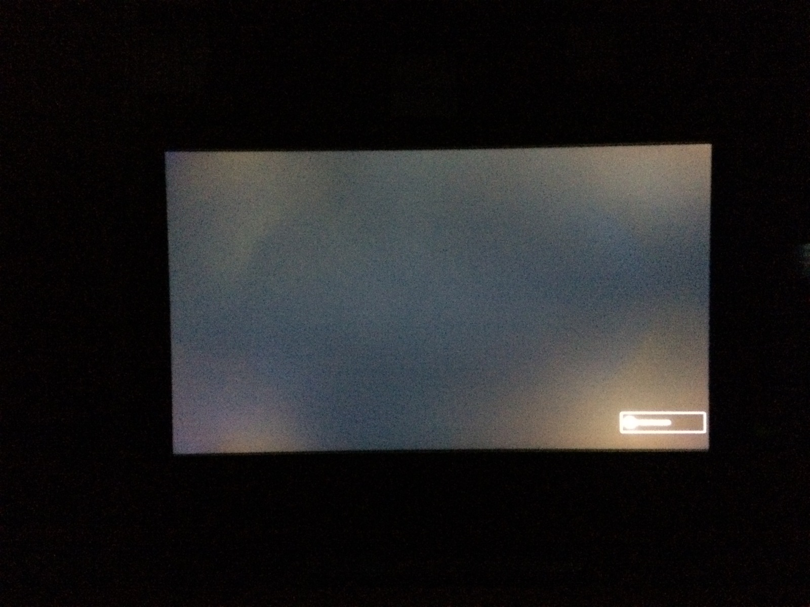 Телевизор без подсветки. LG 2243s неравномерная подсветка. Неравномерная подсветка матрицы. Неравномерная подсветка экрана. Засветка экрана.