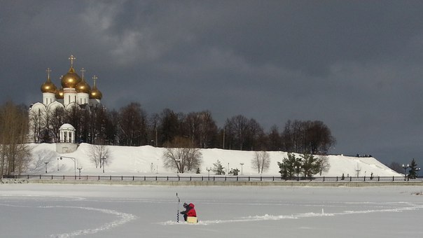 Walking around Yaroslavl :) - My, Yaroslavl, Church, Temple, Kremlin, Fishing, Travels, Tree, Longpost