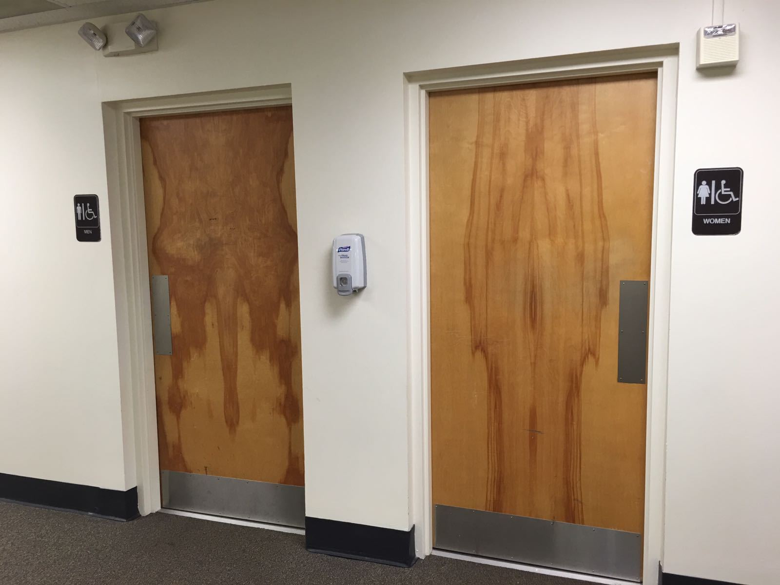 My aunt went to the toilet in her company's new building. This is what she saw. - Door, Tulet, Reddit, Pareidolia