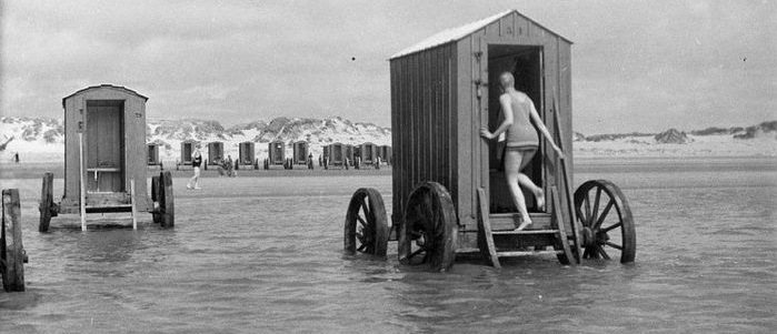 Bathing times of long dresses and balls - Society, Story, Female, Inventions, Women