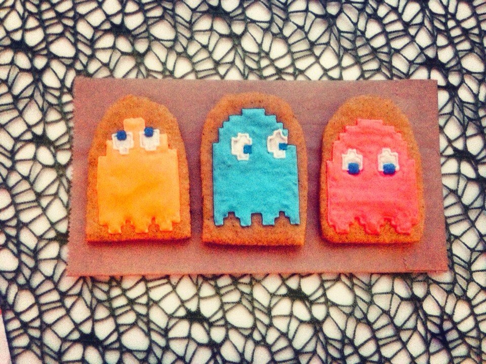 Gingerbread Clyde, Inky and Pinky - My, Pac-man, Gingerbread, Presents, New Year, Ghost, Answer