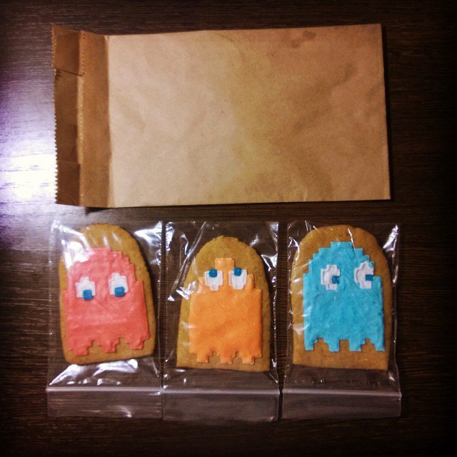 Gingerbread Clyde, Inky and Pinky - My, Pac-man, Gingerbread, Presents, New Year, Ghost, Answer