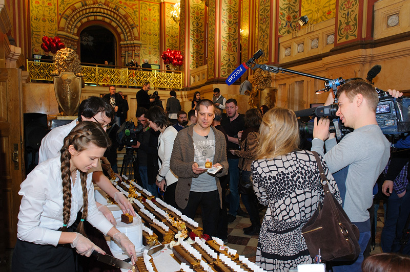 145 golden cakes were presented to the Historical Museum in honor of the anniversary - , Aldis Brichevs, Historical Museum, Kremlin, Chocolate, Gold, Cake, Moscow, Longpost