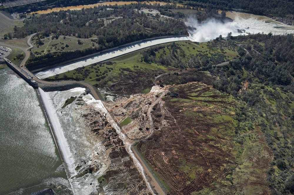 Dam in California - Platinum, Florida, Crash