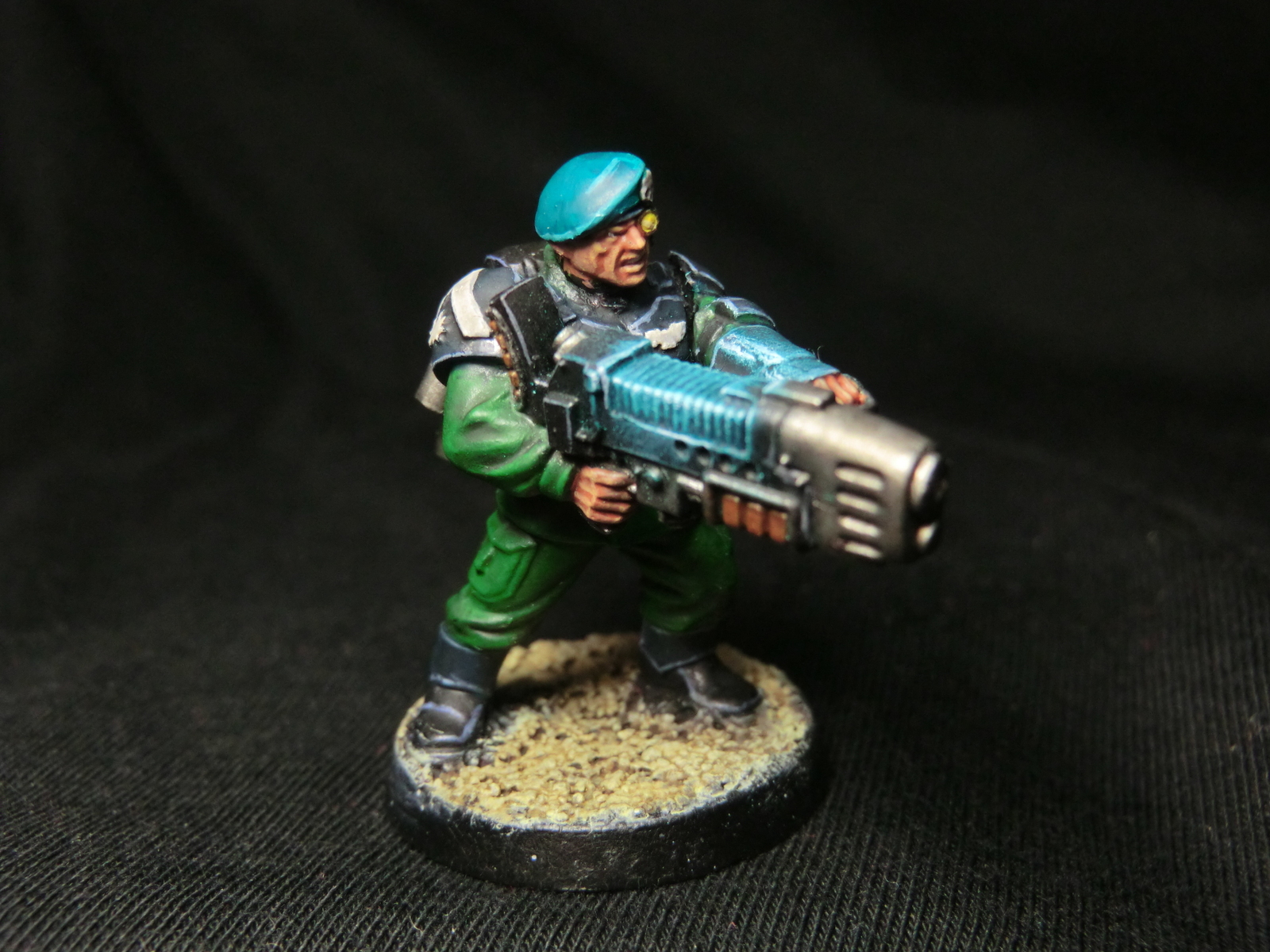 Commander of the Guard or my attempts at glow - My, Warhammer 40k, Imperial guard, Conversion, Painting, Wh miniatures, Astra Militarum, Plasma, Imperium, Longpost