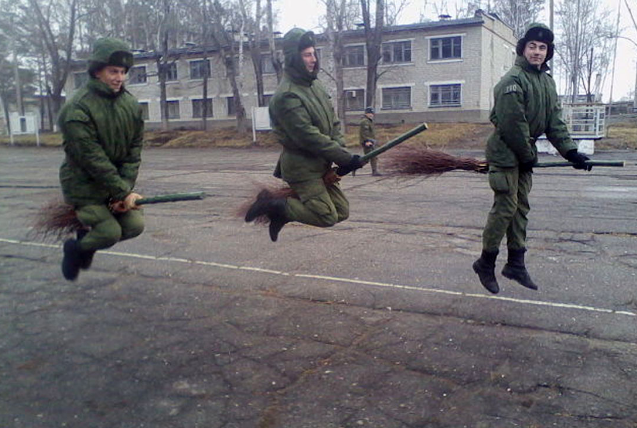 ВЕСЕЛЫЕ ПАРНИ - Парни, Баба-Яга