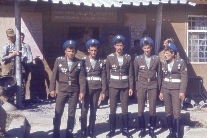 Dembel paratroopers before being sent home from Afghanistan. 1986 year - Dembel, Afghanistan, Army, the USSR