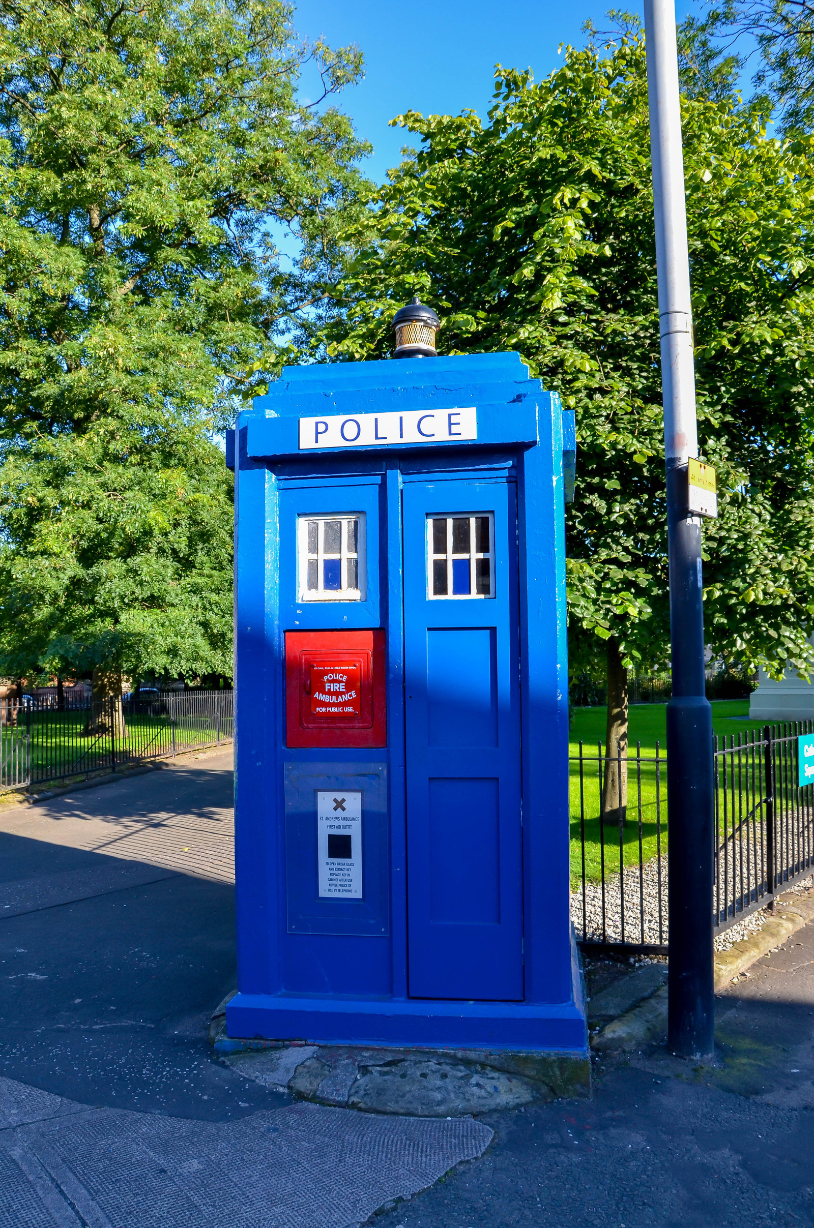 TARDIS on the streets of Glasgow - My, Glasgow, Scotland, The photo, TARDIS, Police, Doctor Who, Longpost
