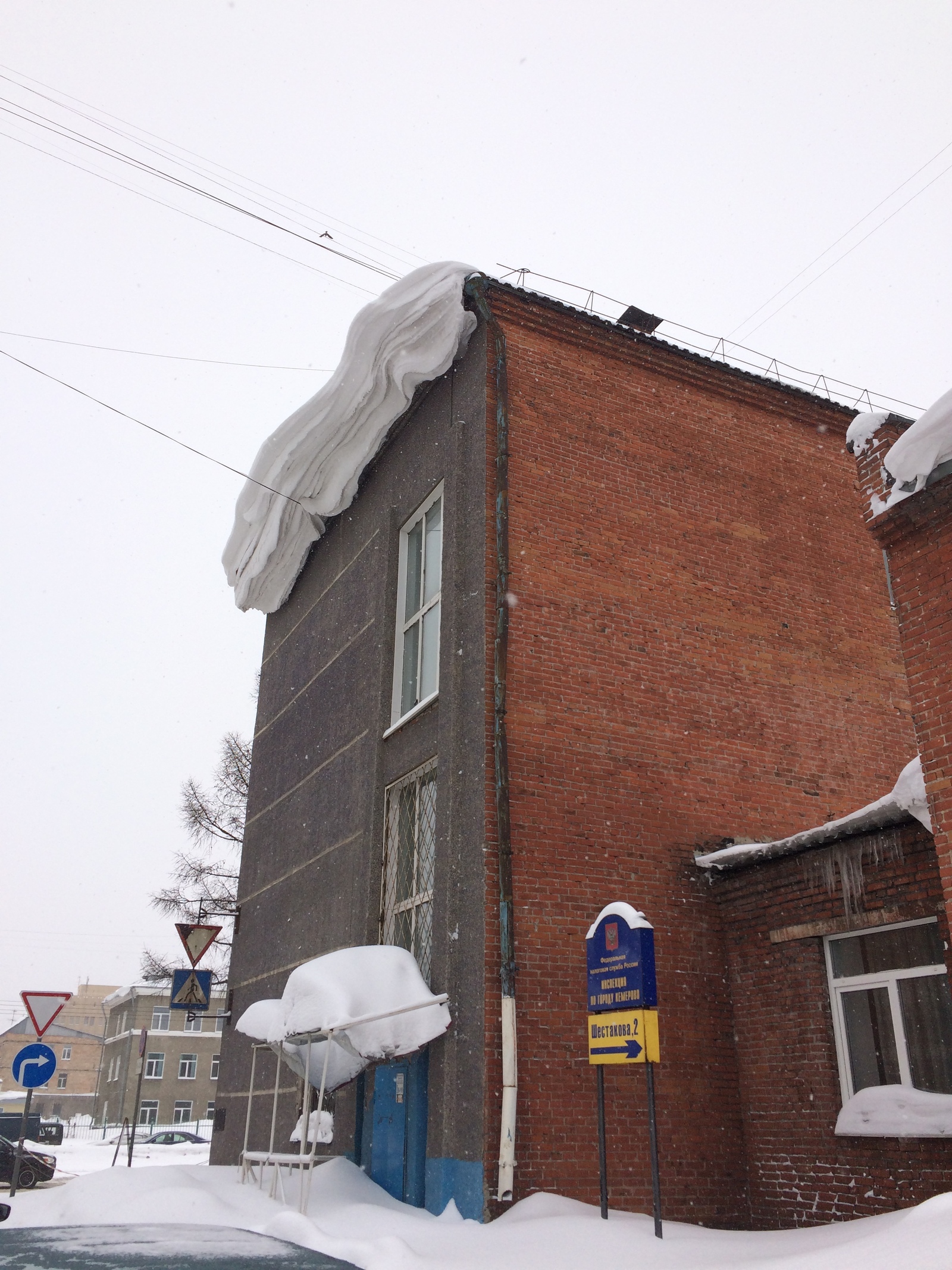 Snowy winter. - My, Winter, Cornice, Snow, Roof, Longpost