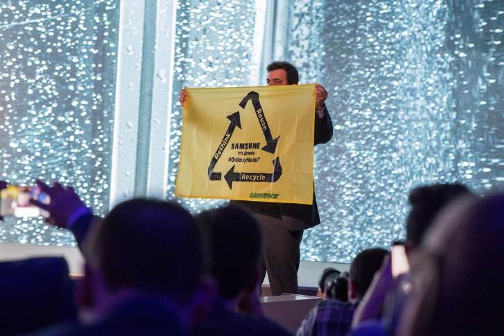 MWC 2017: Greenpeace interrupts Samsung presentation due to Galaxy Note 7 - Greenpeace, , Samsung, , Scandal