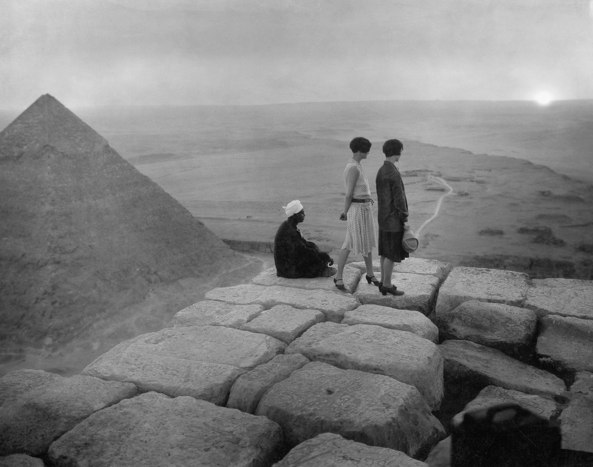 Picnic on top of the pyramid of Cheops, 1938, Egypt - Egypt, Pyramid, Picnic, Excursion, Tourism, Longpost