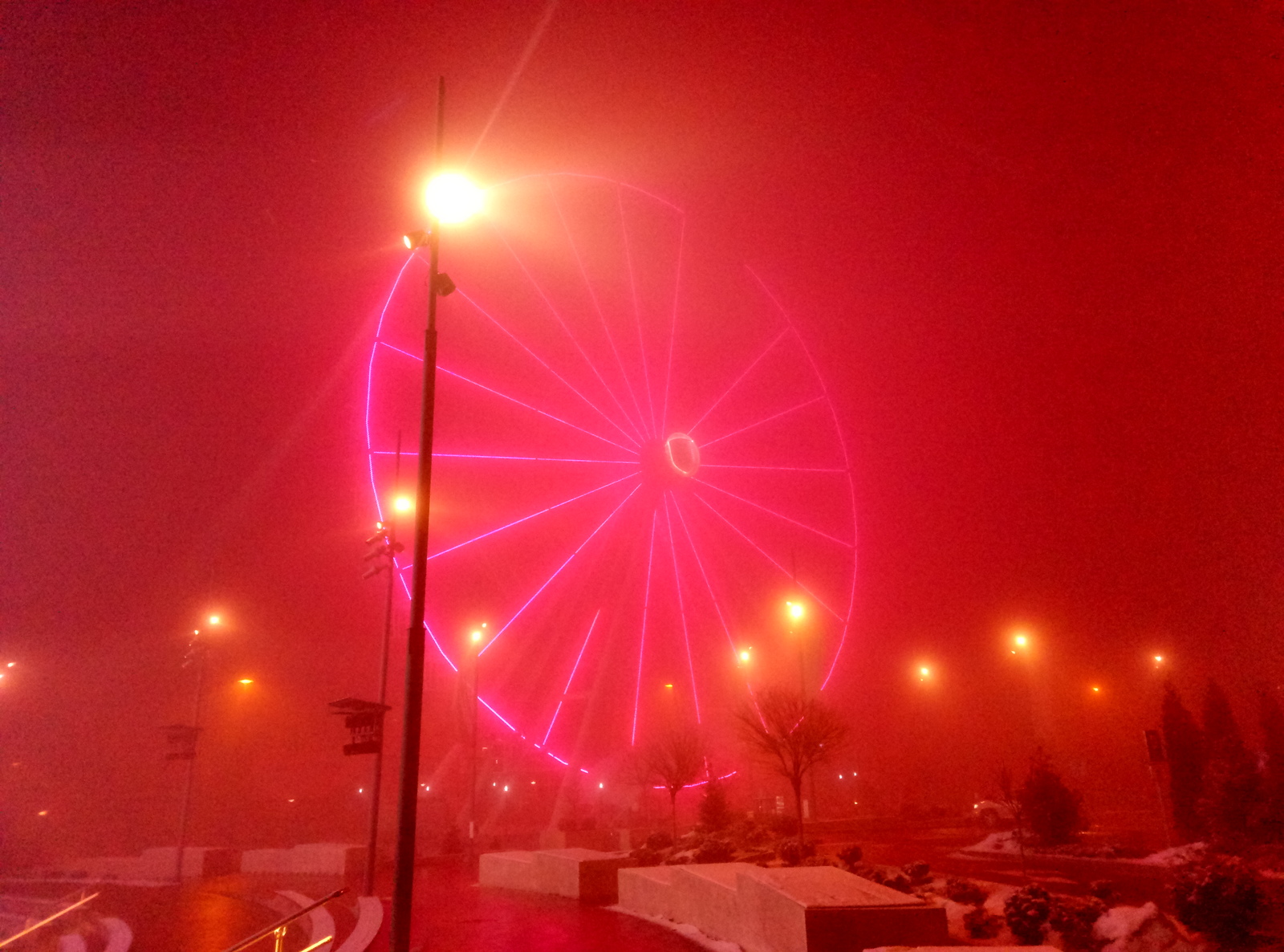 When the ferris wheel turns red in the fog... - The photo, Ferris wheel, Inferno, LEDs, Fog, Almaty