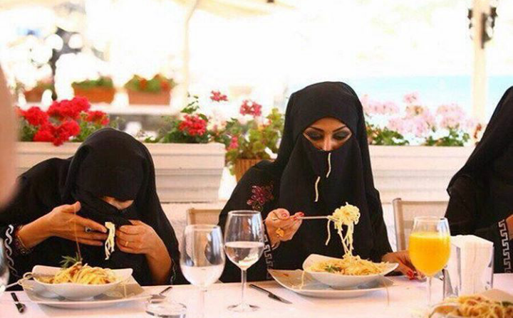 Bon Appetit)) - The photo, Burqa, Muslims, Girls, Food, Convenience