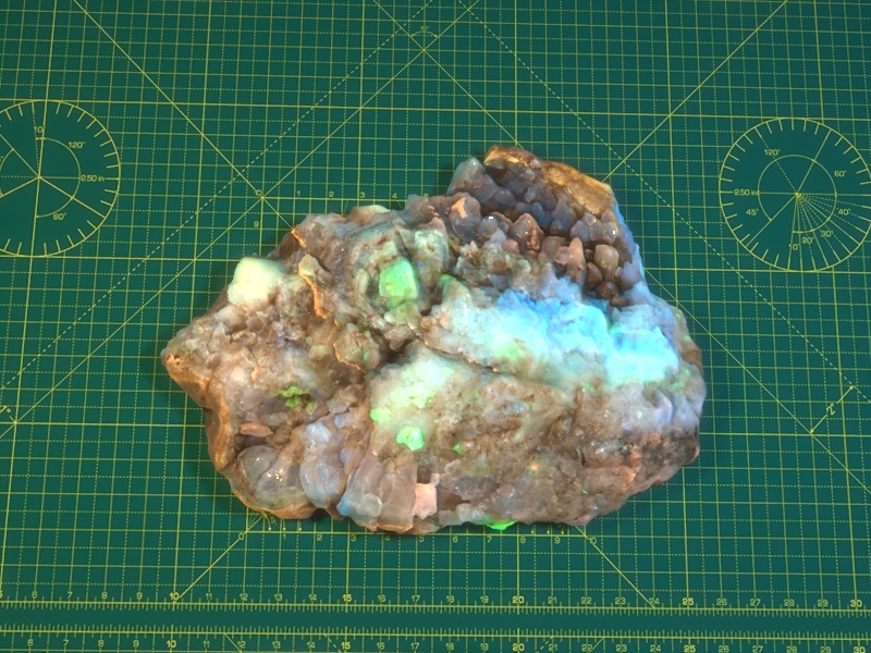 Fluorescence of minerals (3D - micropost) - My, Fluorescence, Blacklight, 3D modeling, Vray, 3DS max, GIF, Longpost