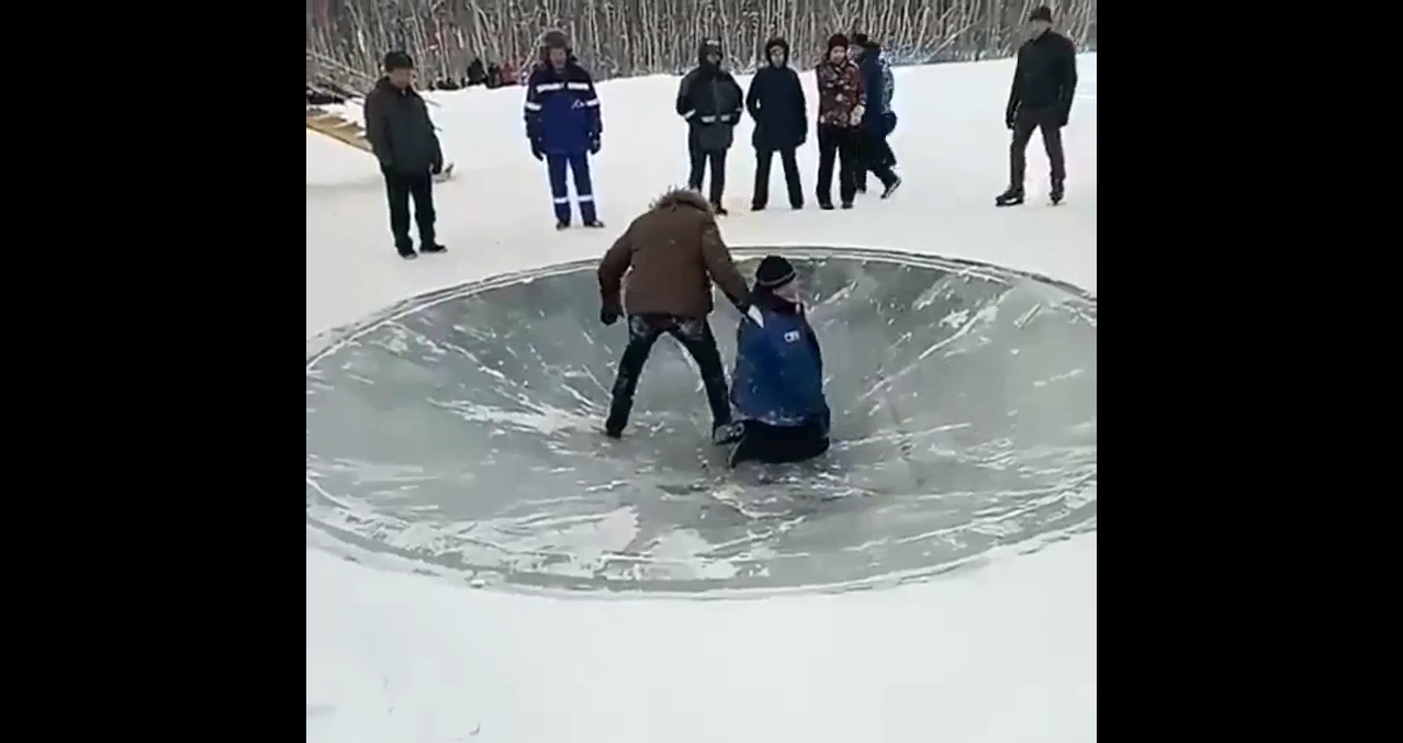 Ice hole. From which it is not easy to get out - Yakutia, Entertainment, , , Video