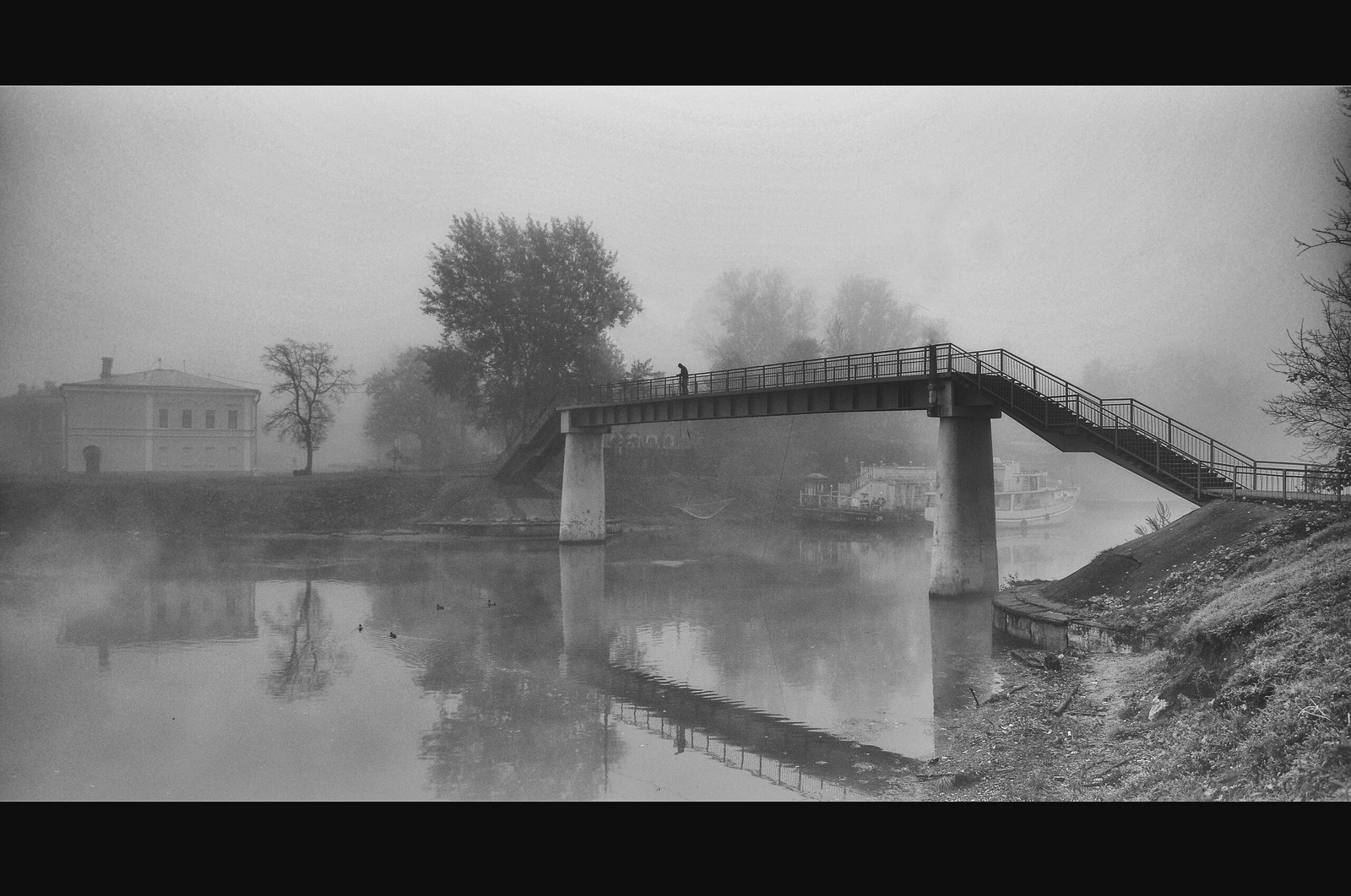 Mist. - My, Fog, The photo, Nikon, Nikon d90, Black and white photo, Longpost