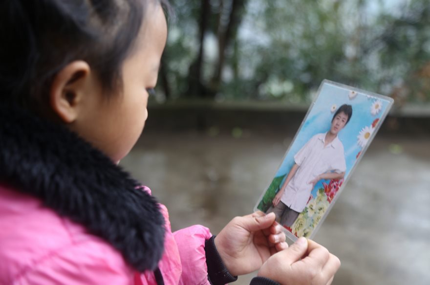 Photo story about a 5-year-old girl who takes care of her grandmother and great-grandmother, China - China, Upbringing, Children, Longpost