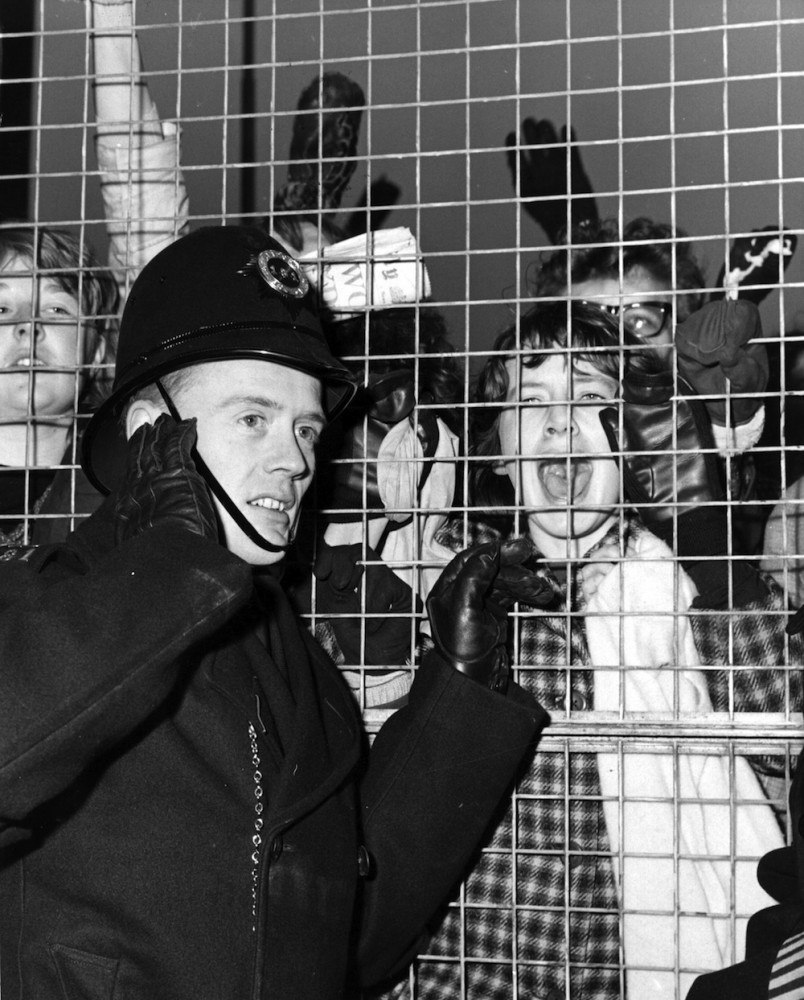 Beatles fans in London and New York, 1964. - Historyporn, The beatles, English language, New York, 1964, Longpost