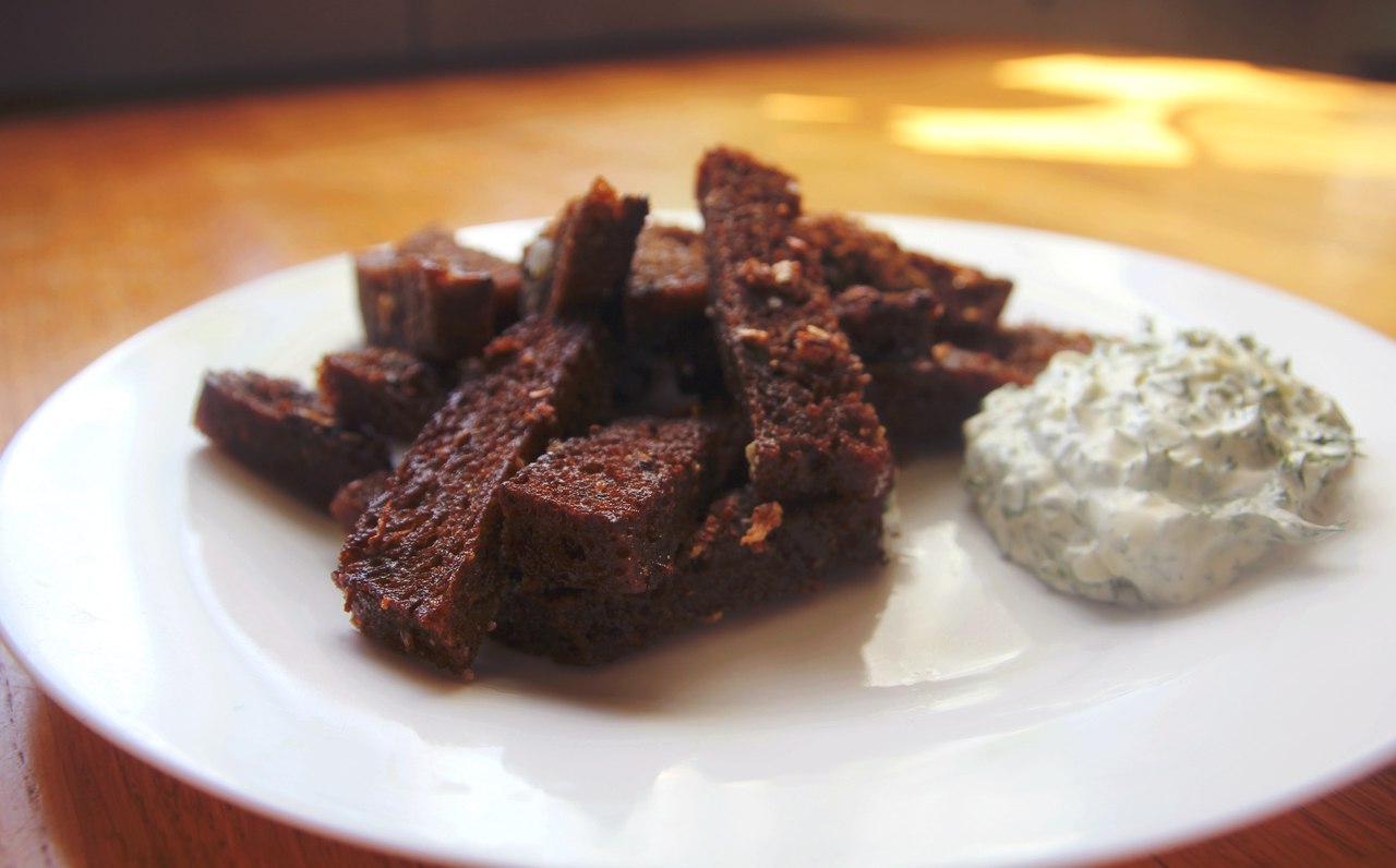 Croutons with garlic and beer sauce. - My, Toast, Beer, Garlic, Sauce, Relaxation, Longpost