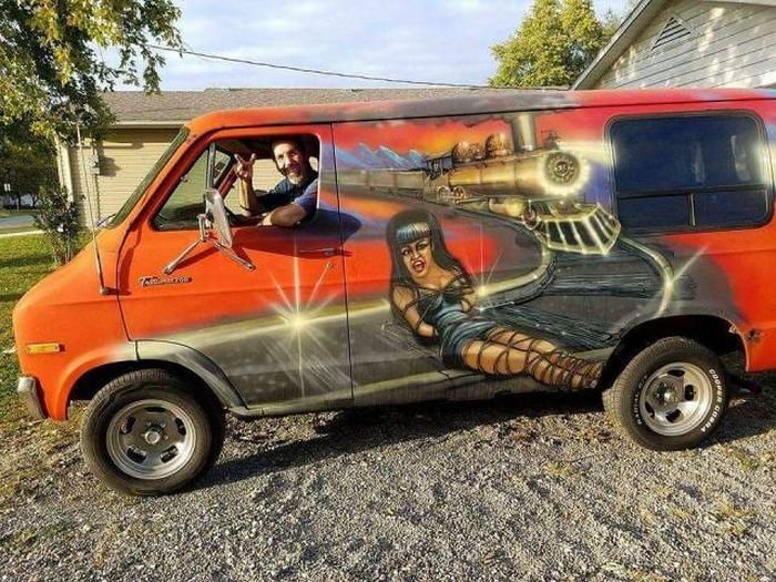 Cheerful driver. - Airbrushing, Humor