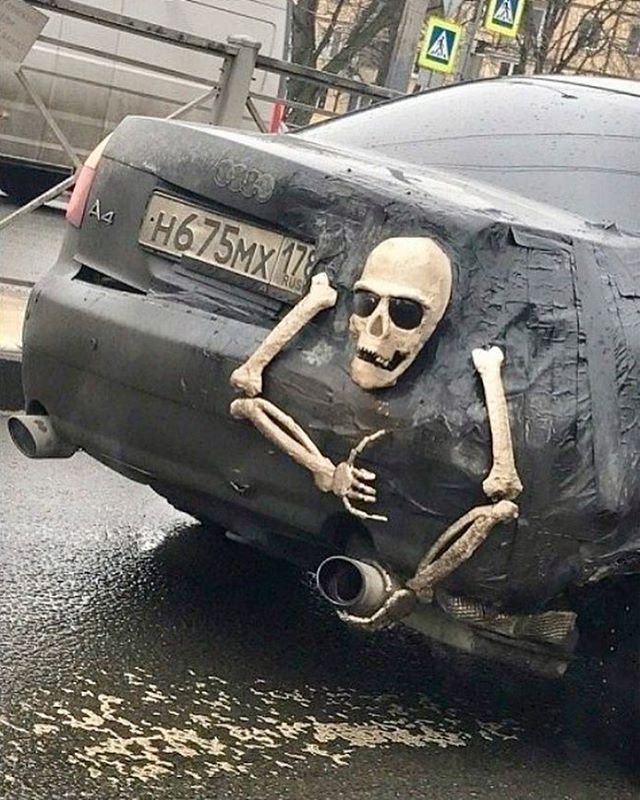When you broke a headlight and you have a good imagination - Skeleton, The photo, Car, 