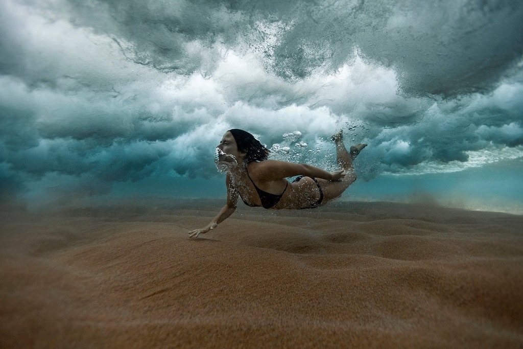 Under the water - Girls, Water, The photo